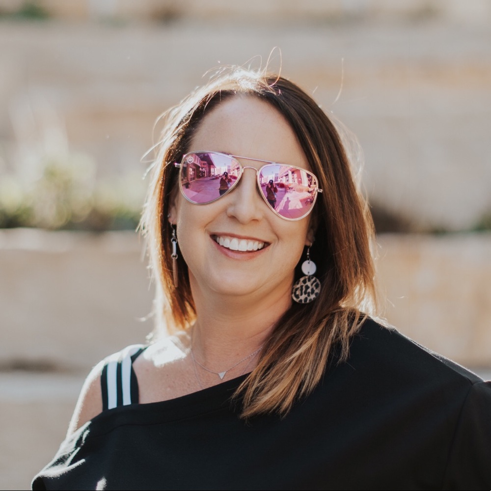 Meet your Posher, Laura